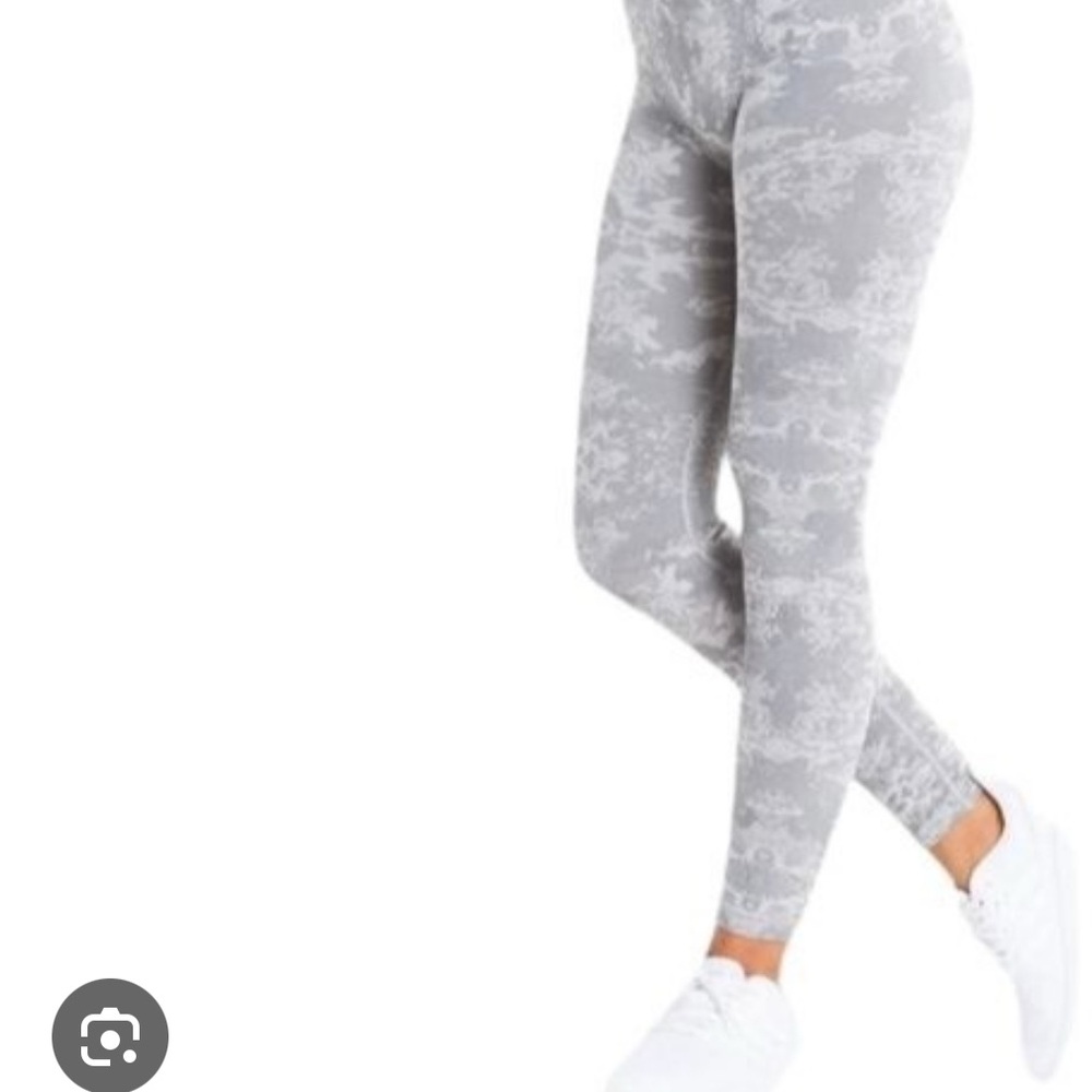 Women’s best camo leggings, seamless. Bundle and save! Check out my closet.